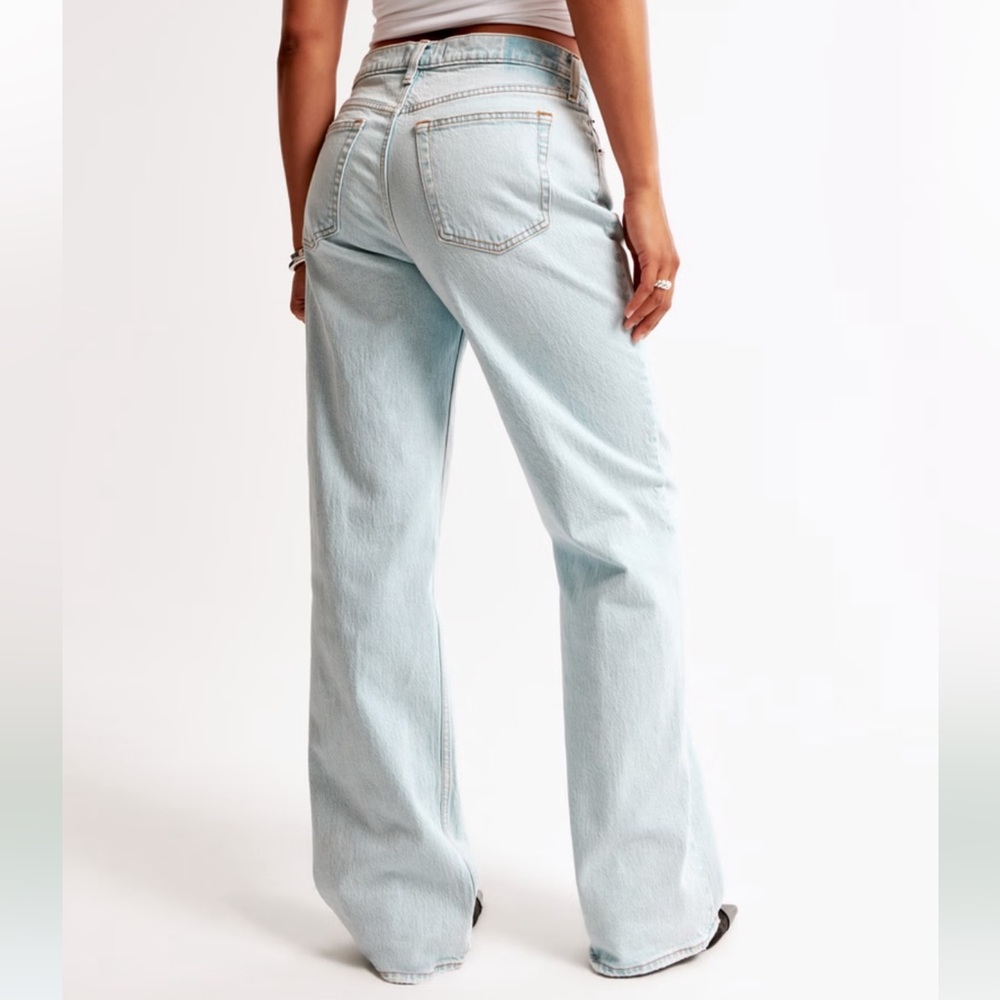 Abercrombie Low Rise Baggy Jean - Light - Picture 3 of 5